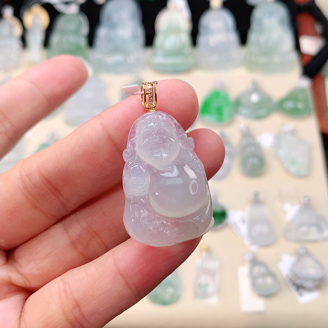 翡翠18K金镶嵌颈饰财神爷