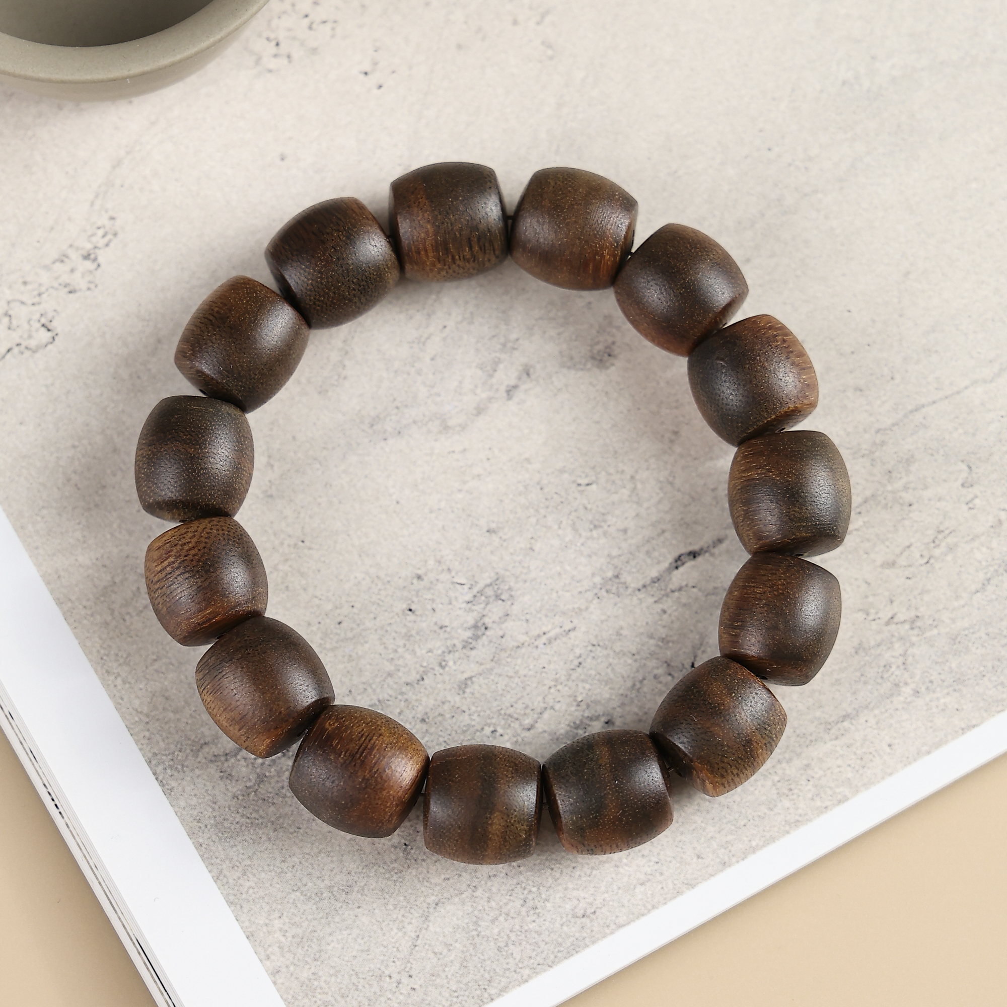 Z007沉香莺歌绿奇楠1.4单圈桶珠手串