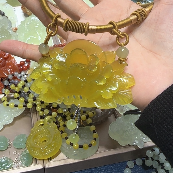 蛇纹石玉吊坠未镶嵌