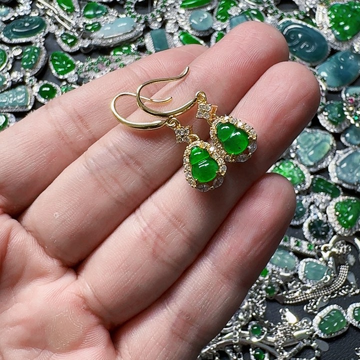 翡翠颈饰未镶嵌天然A货翡翠放漏