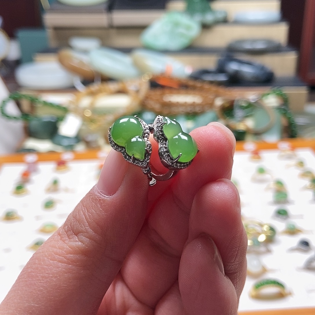 银S925镶嵌和田玉耳饰陆***姐