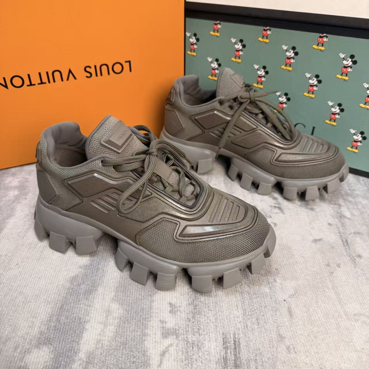 95新 Prada/普拉达 灰色厚底增高休闲百搭系带老爹鞋/40欧码