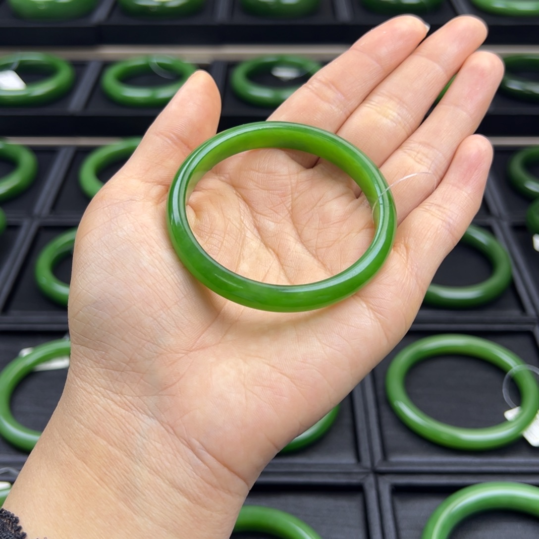 ****和田玉（碧玉）未镶嵌手镯高色果绿