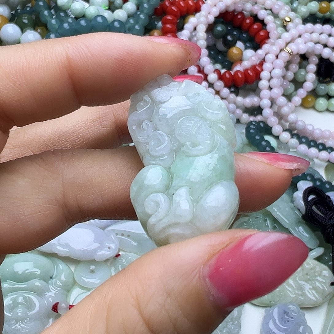 翡翠未镶嵌颈饰富贵