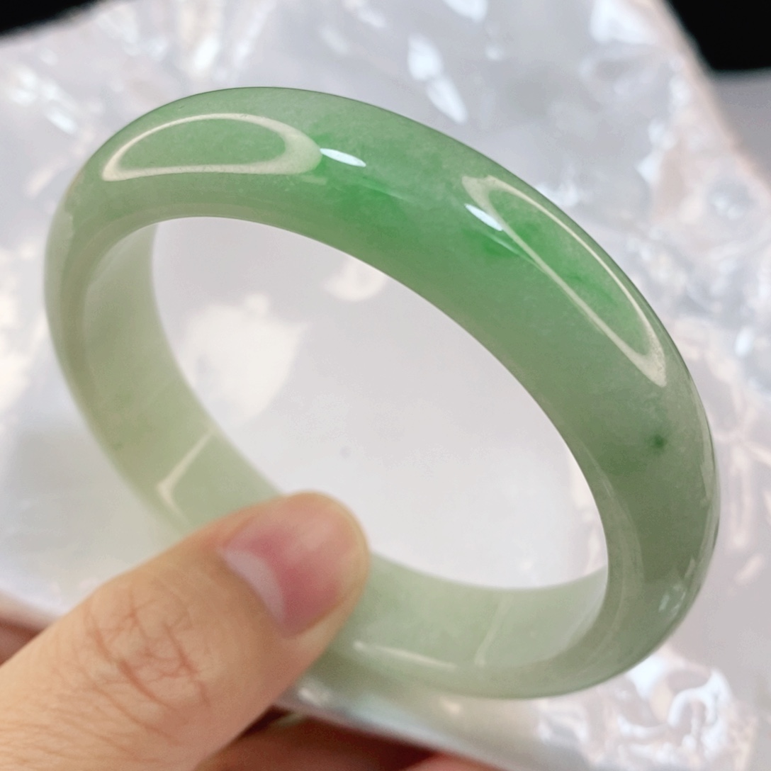 翡翠手镯未镶嵌57.4圈口
