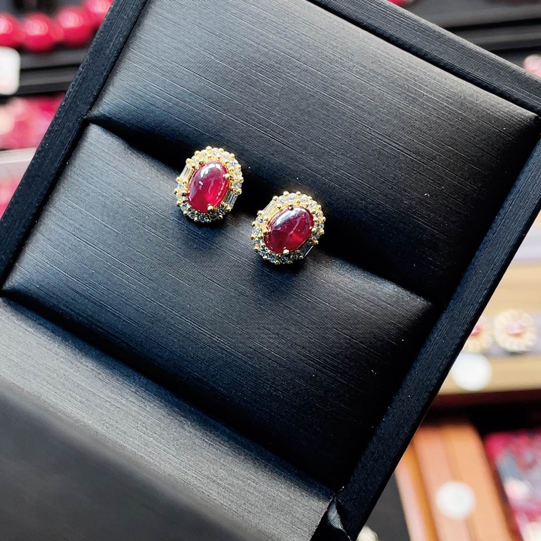 天然辰砂原矿晶体软红宝石耳钉