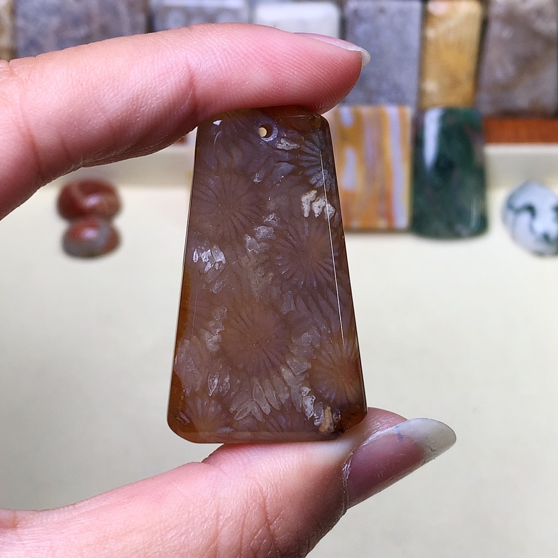 石英质玉颈饰未镶嵌彩*?