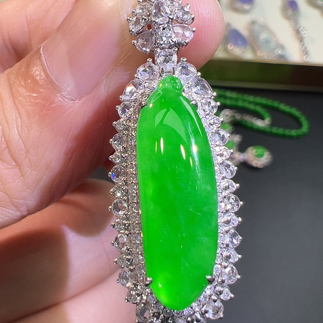 翡翠颈饰18K金镶嵌翡翠