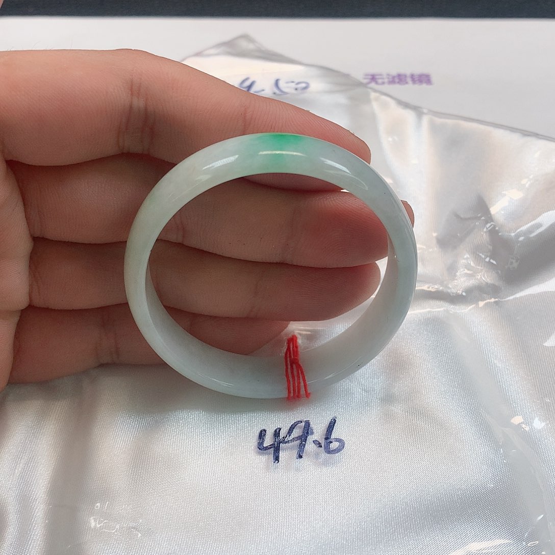 翡翠手镯未镶嵌49-50圈。296号