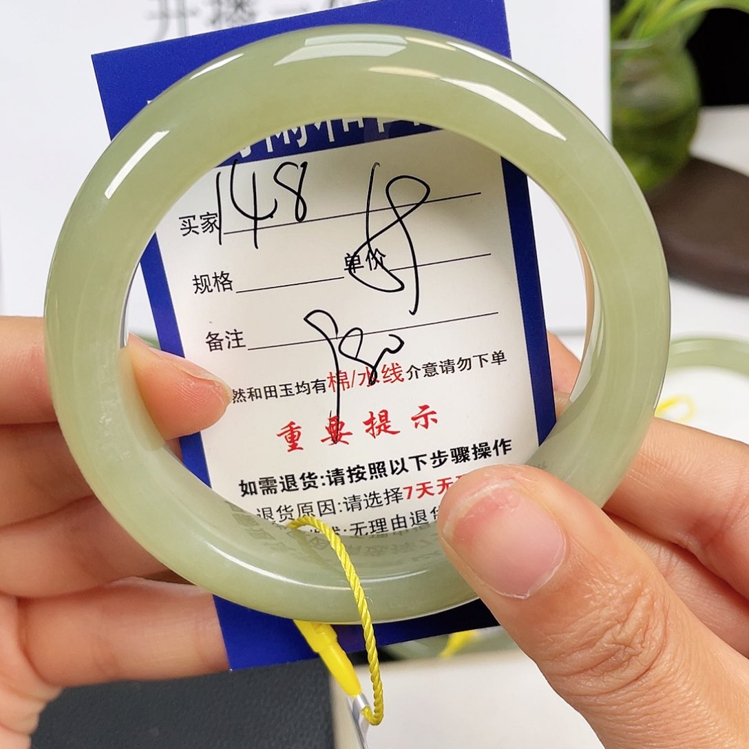 和田玉手镯未镶嵌