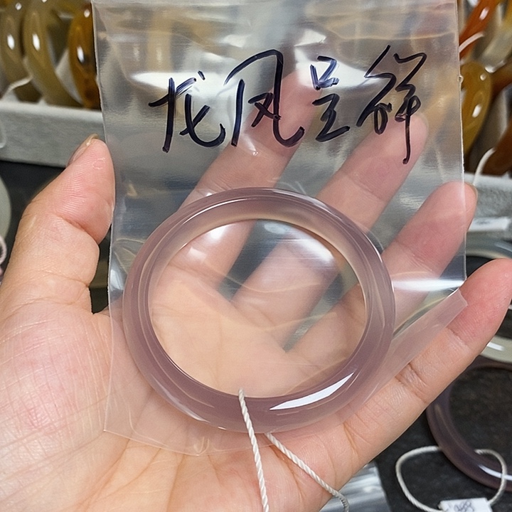 龙***祥未镶嵌玛瑙/玉髓珠宝半成品