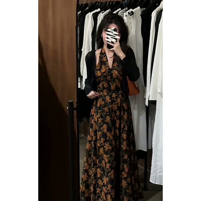 2025夏季新款女法式气质短款长袖针织开衫收腰显瘦碎花挂脖连衣裙