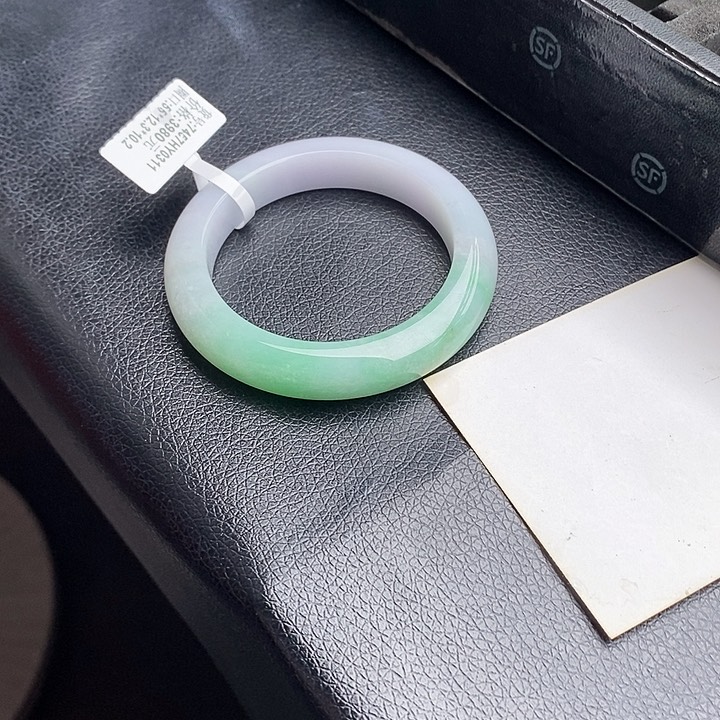 翡翠手镯未镶嵌55圈口