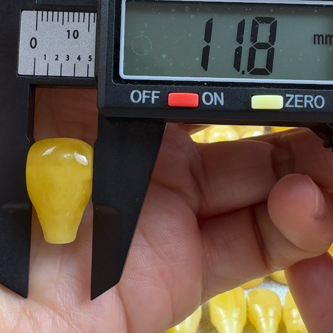 蜜蜡未镶嵌裸石22杂