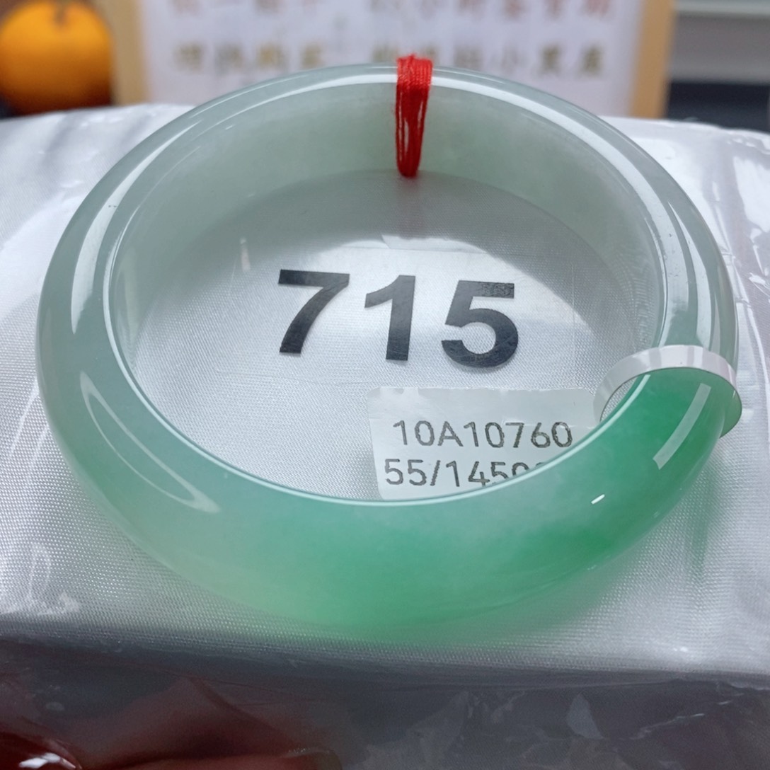 翡翠手镯未镶嵌楠*天然A货翡翠手镯