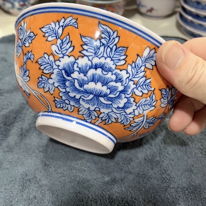 瓷片/////直径15厘米。红。