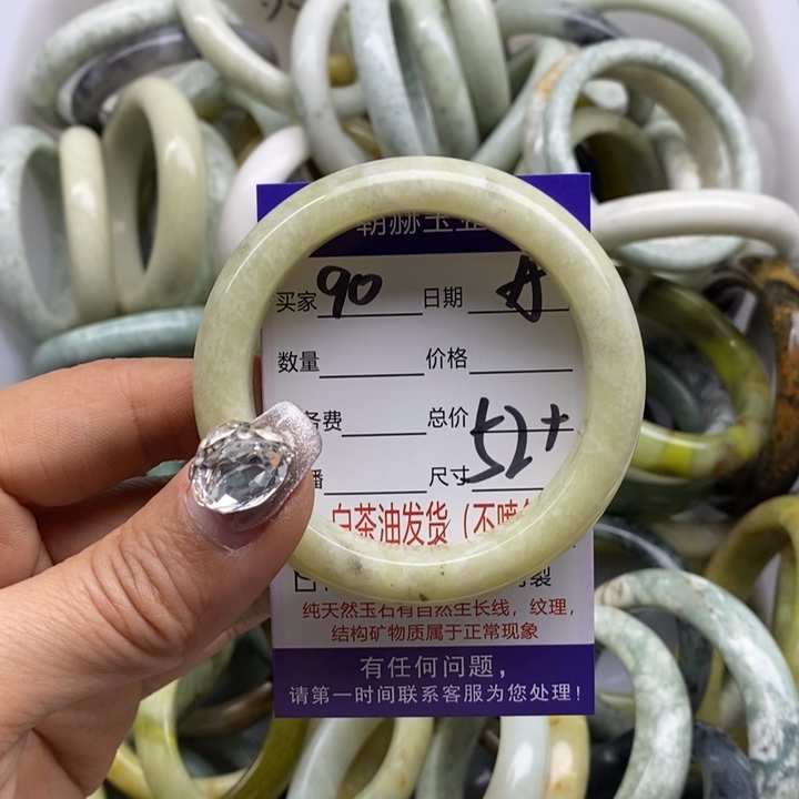 蛇纹石玉手镯未镶嵌