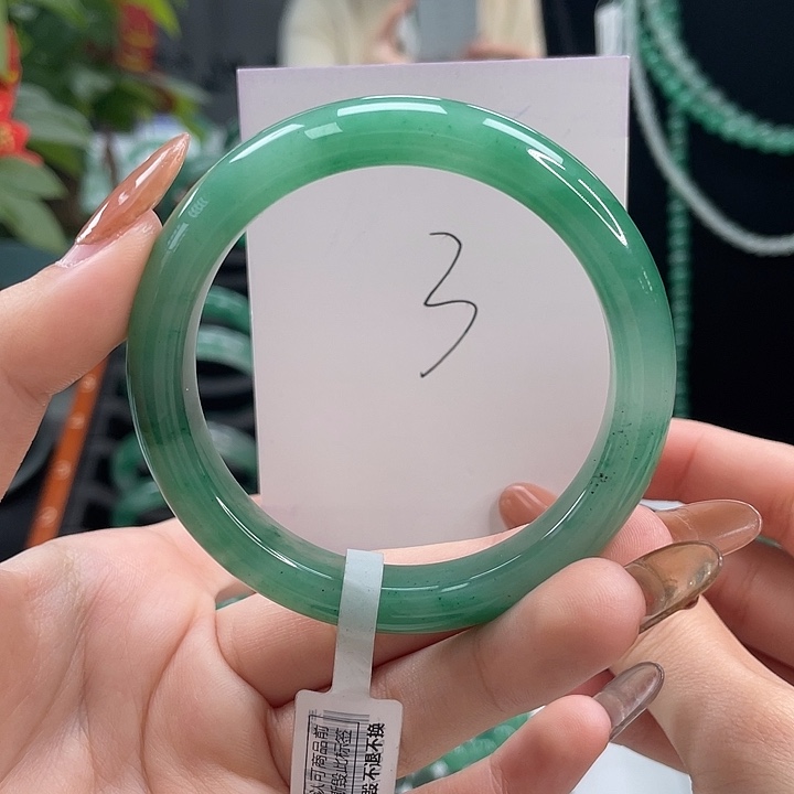 石英质玉手镯未镶嵌天然A货非洲翠手镯