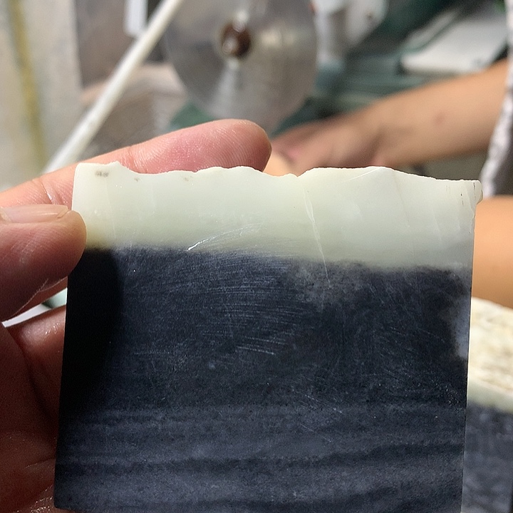 颈饰未镶嵌和田玉（糖玉）