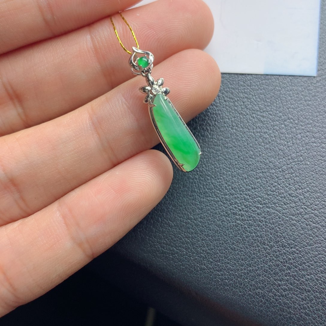 翡翠颈饰未镶嵌福瓜