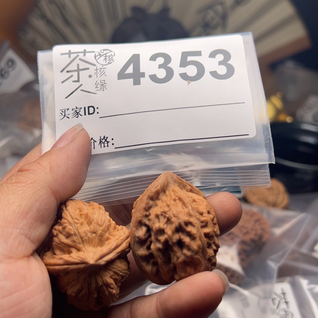 【闪购商品】文玩核桃吊坠今天