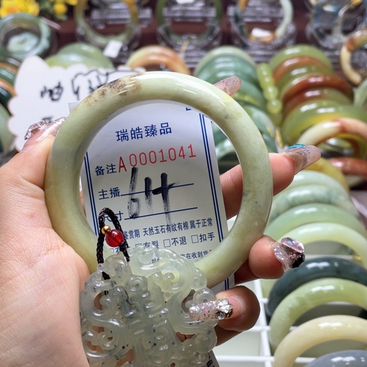 蛇纹石玉手镯未镶嵌