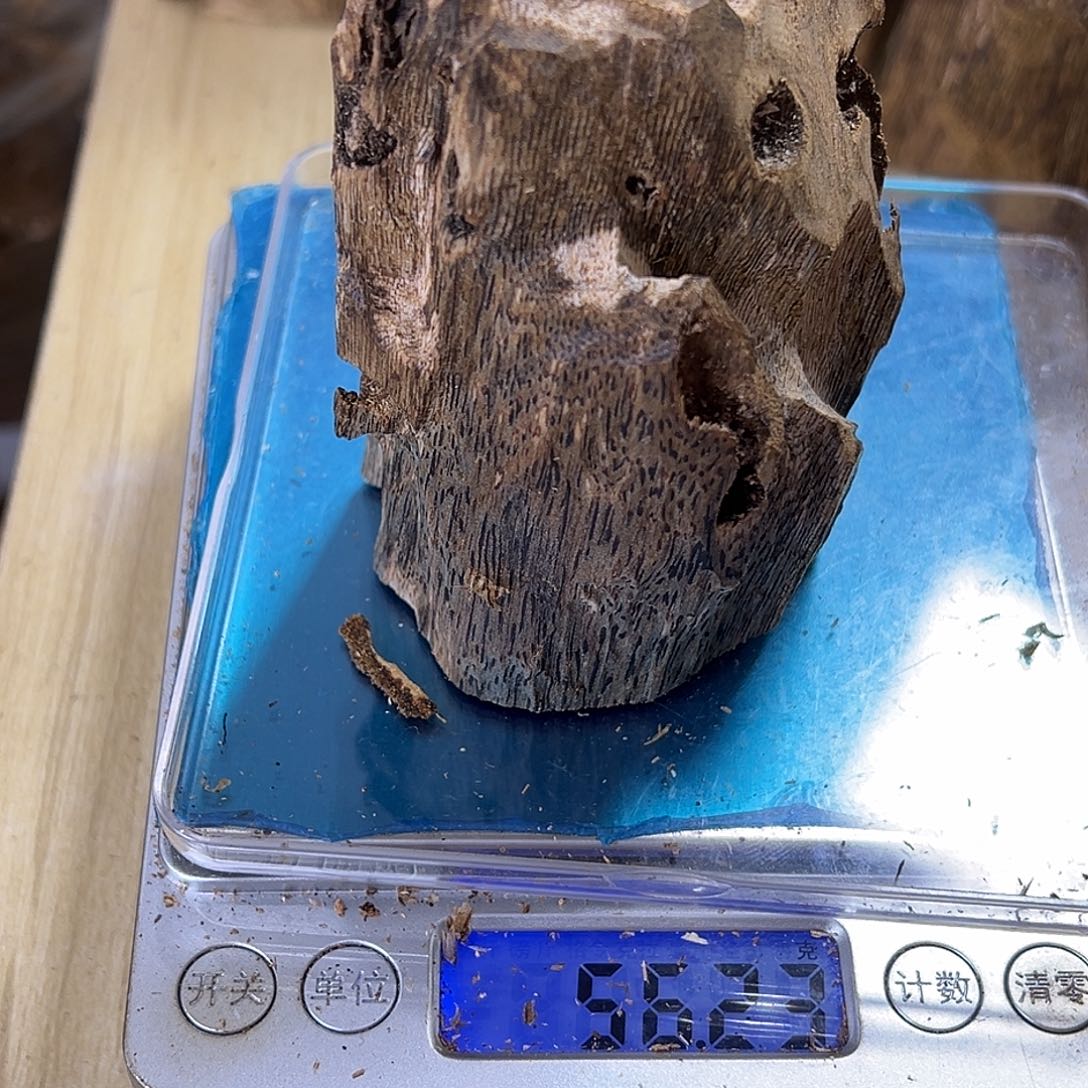 香料绿奇楠虫漏56克蓝宝石