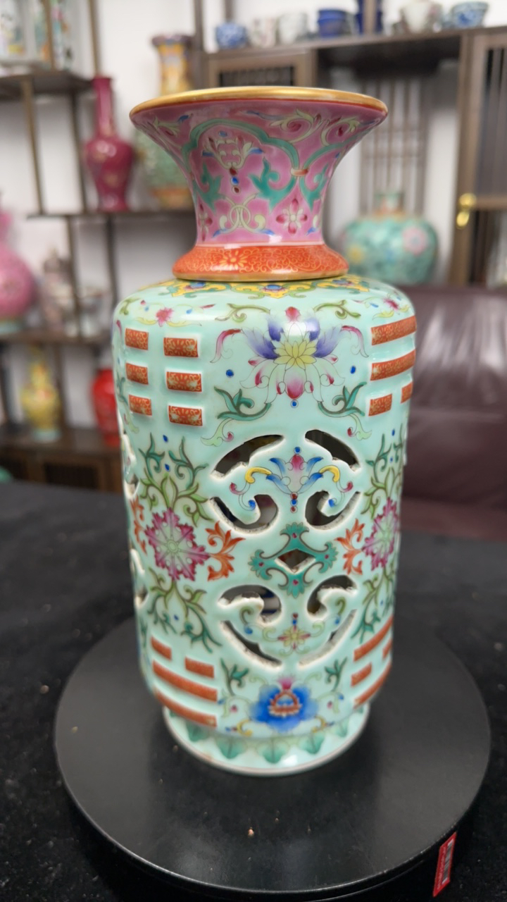 绿釉地珐琅彩八卦花卉转心瓶