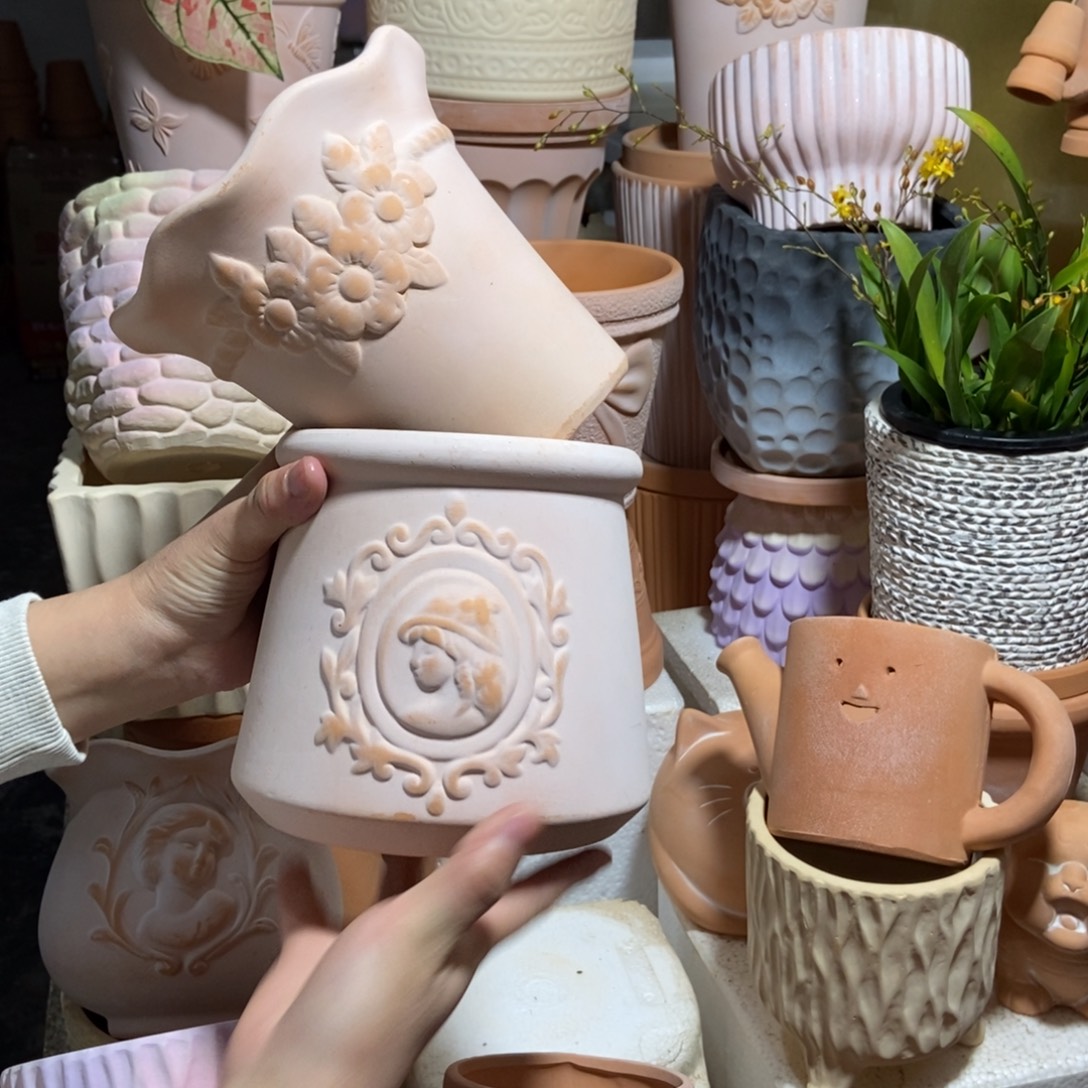 15花边花束+16带帽女孩 粗陶2个