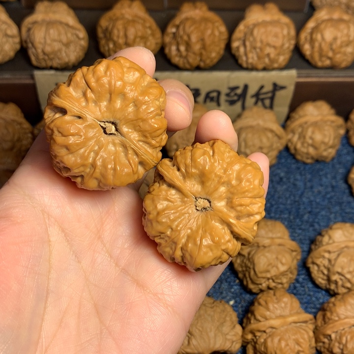 桃核吊坠2****、蛤蟆核桃