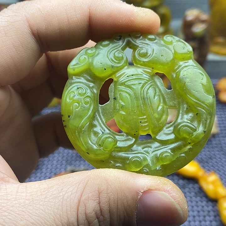 未镶嵌蛇纹石玉颈饰