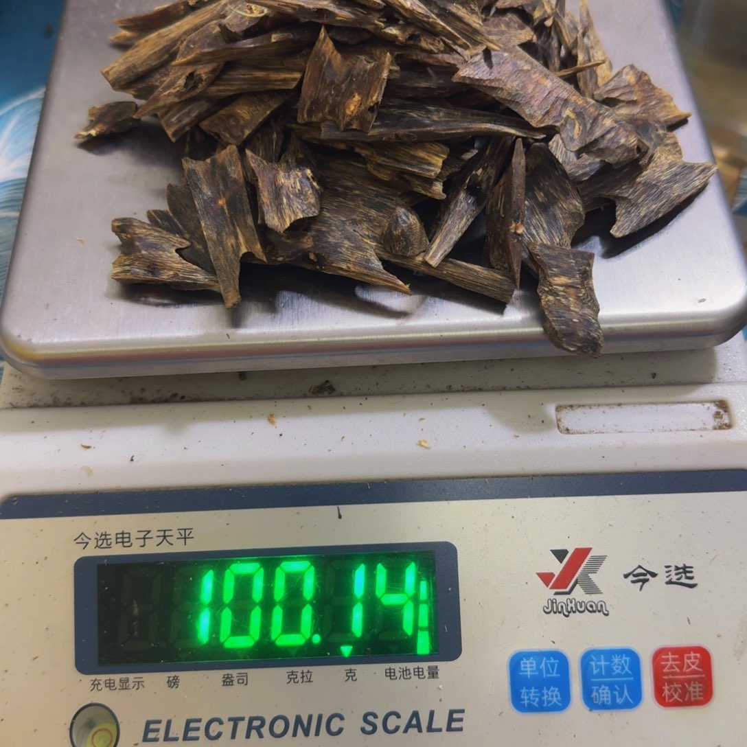 沉香沉香碎屑子*奇楠沉香莺歌绿块料100克