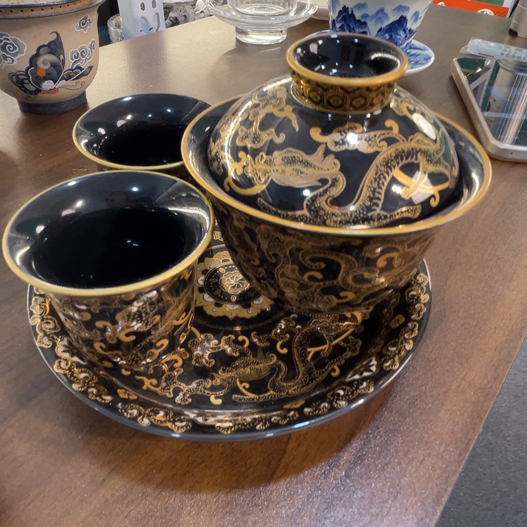 这些盖碗很漂亮！！！