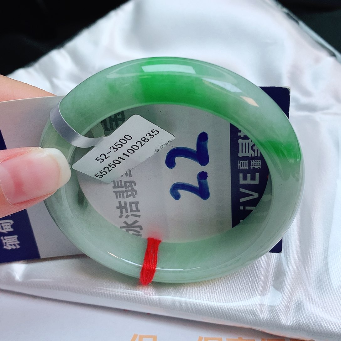 翡翠手镯未镶嵌是****?缅甸天然a货翡翠手镯