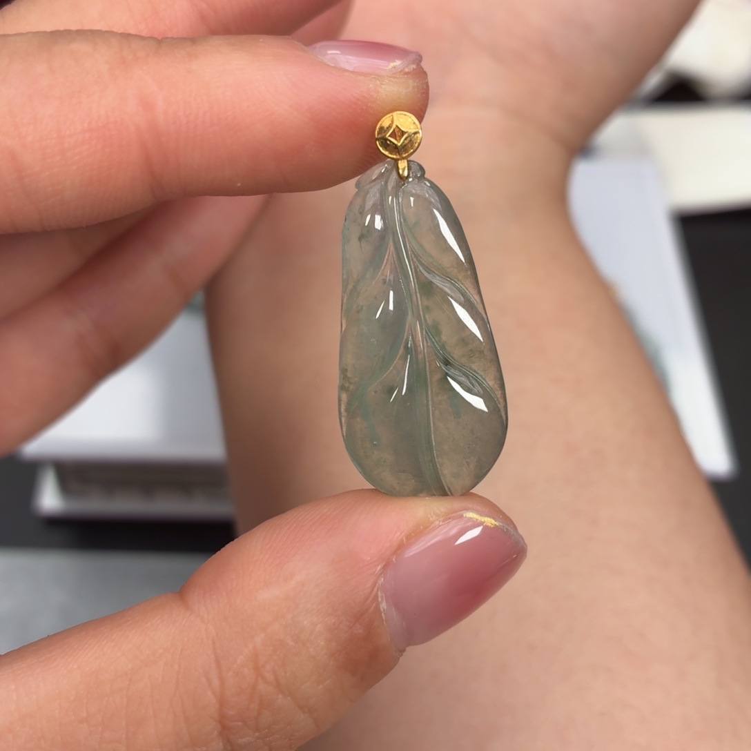 翡翠18K金镶嵌颈饰叶子