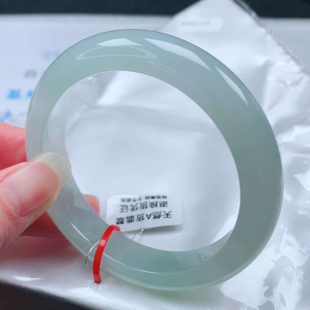 翡翠手镯未镶嵌54圈