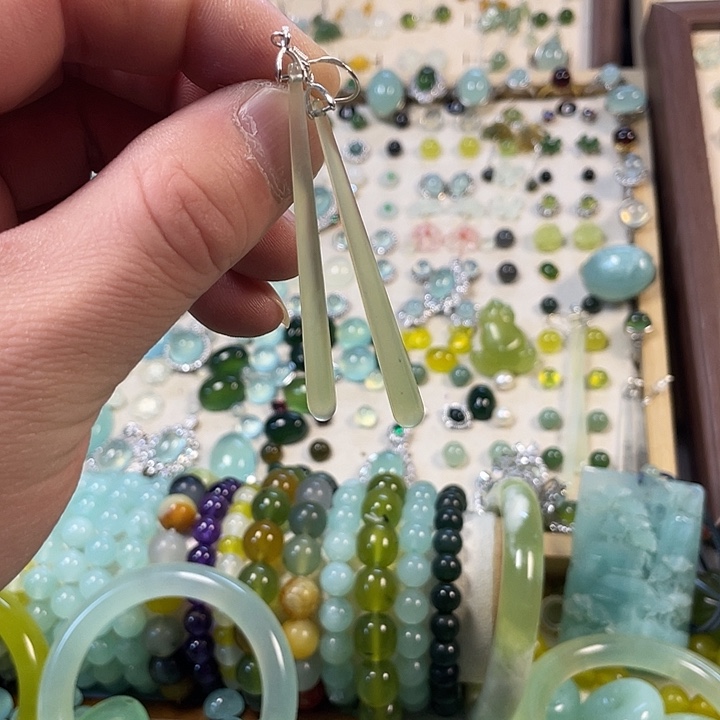 蛇纹石玉合金耳钉