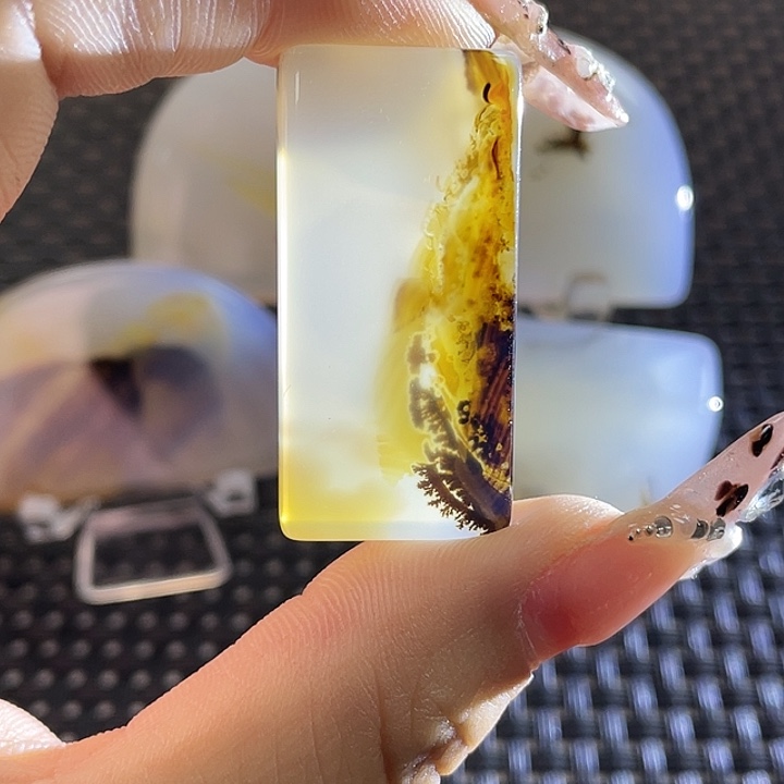 中***药玛瑙/玉髓未镶嵌颈饰