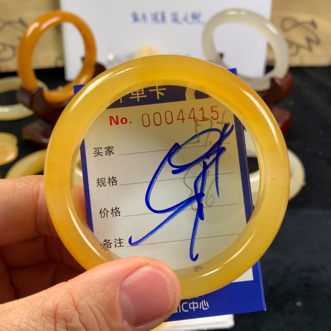石英质玉（黄龙玉）手镯未镶嵌