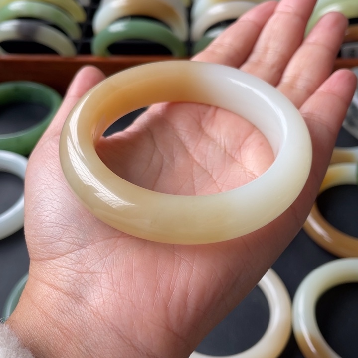 和田玉未镶嵌手镯56