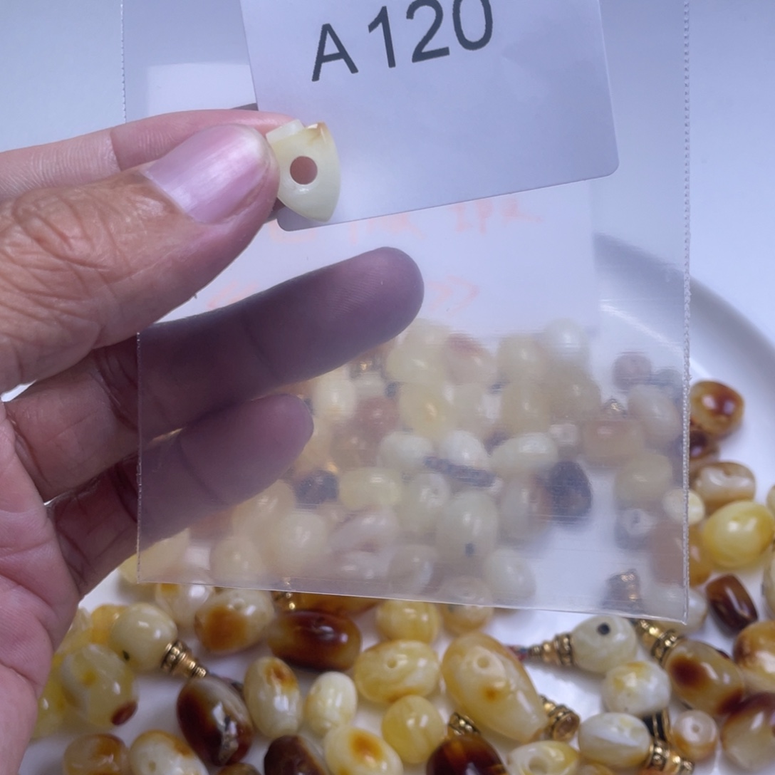 琥珀未镶嵌裸石蜜蜡