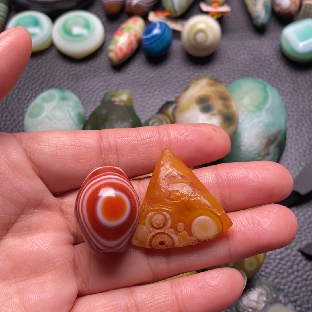 未镶嵌颈饰玛瑙/玉髓幻*