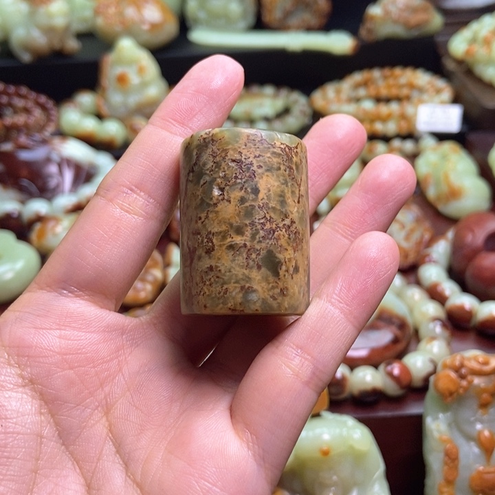 未镶嵌岫岩河磨玉（透闪石质玉）把件