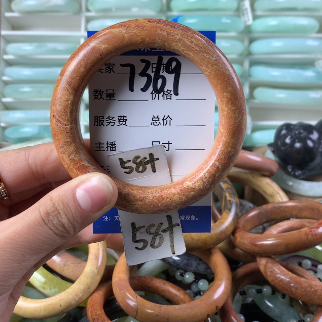 蛇纹石玉手镯未镶嵌嘴**扬7369