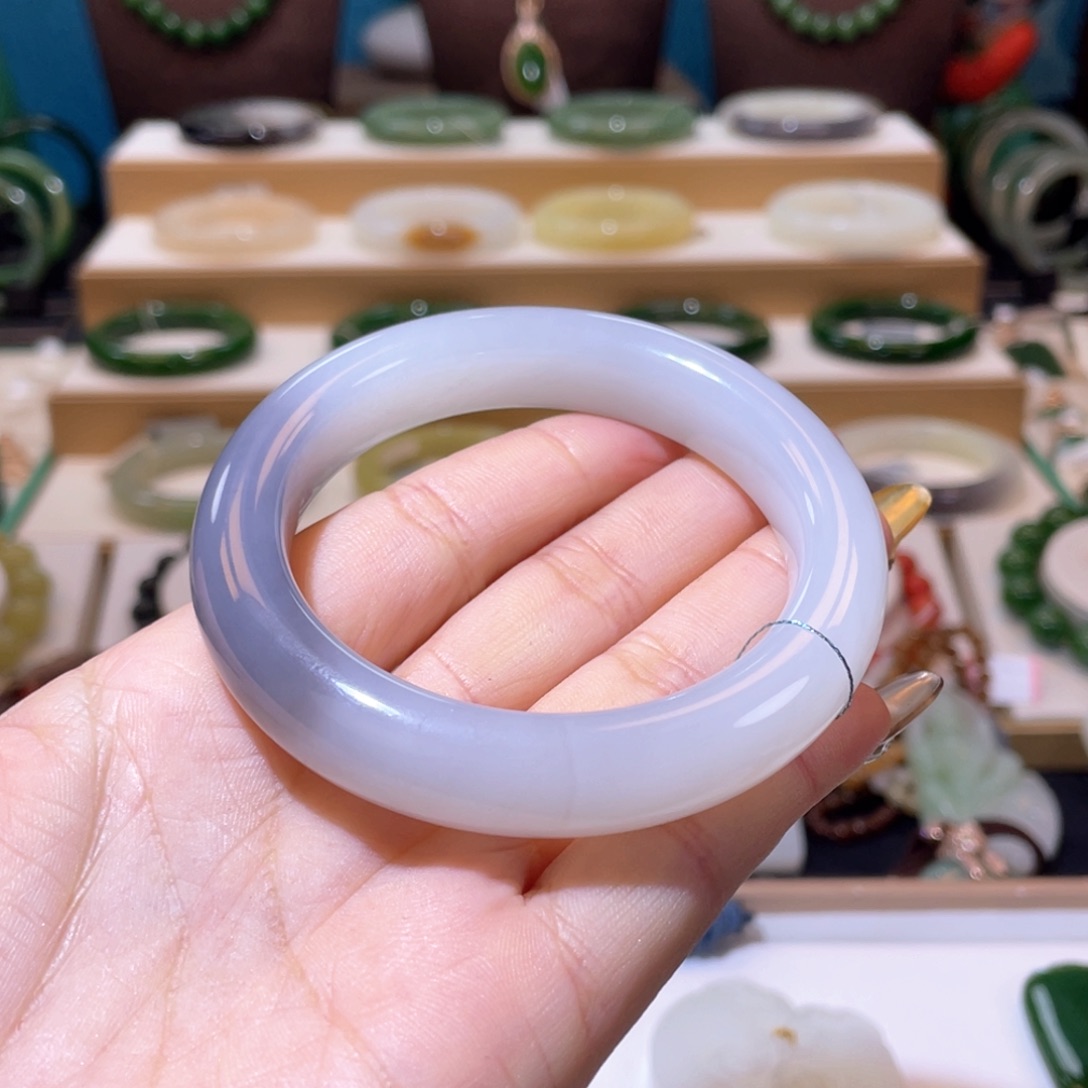 和田玉高品一口紫手镯56、57未镶嵌满**?