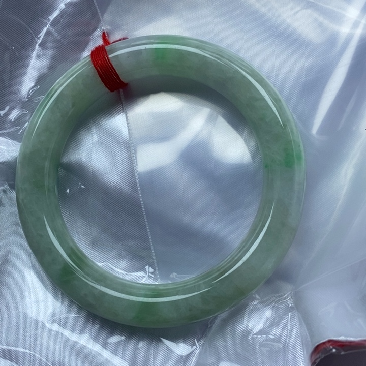 翡翠手镯未镶嵌语*