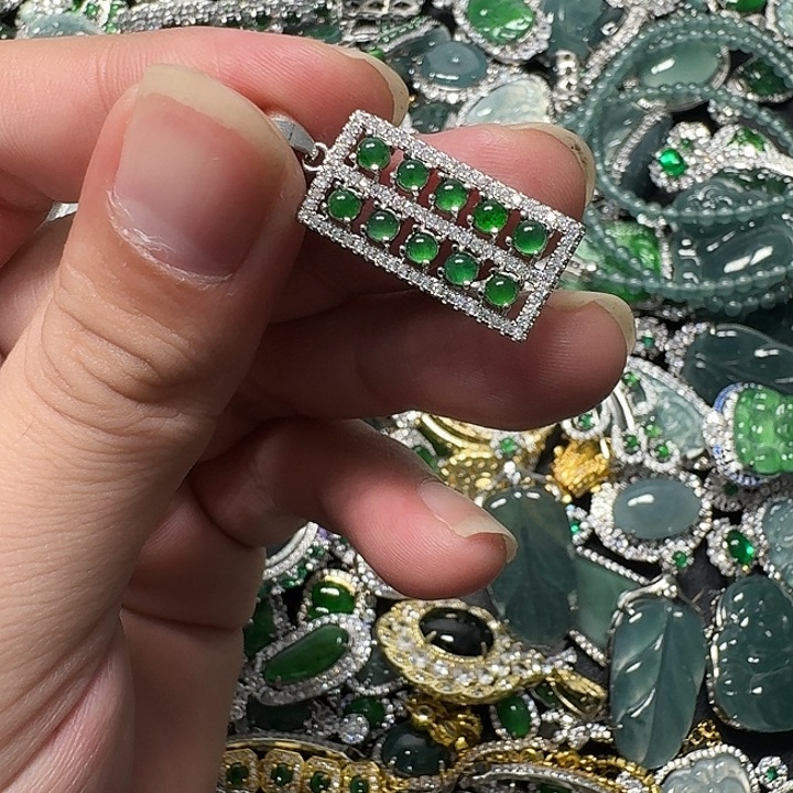 翡翠未镶嵌颈饰天然A货翡翠放漏