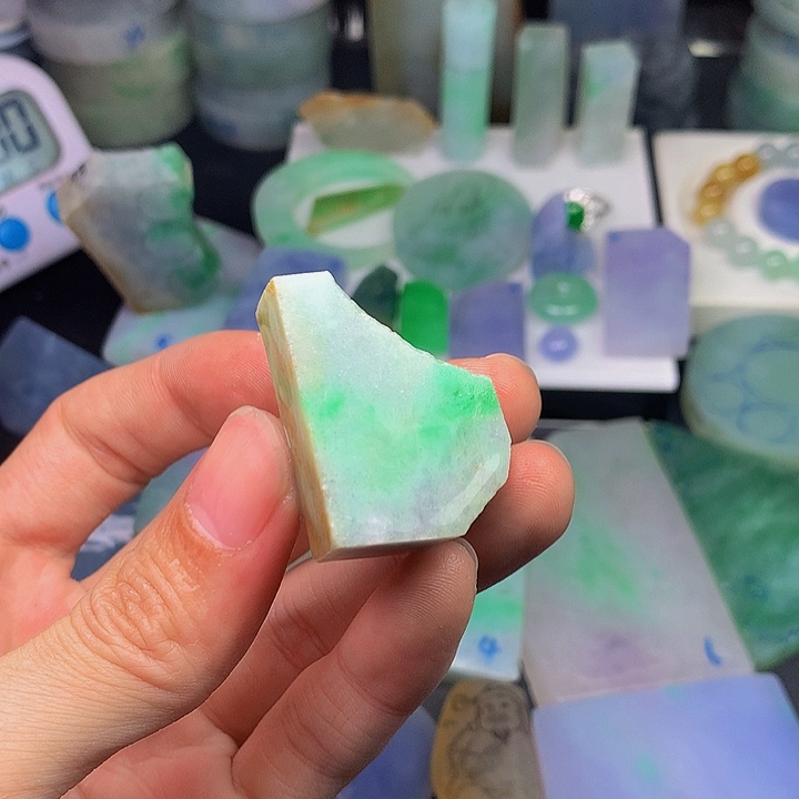 翡翠挂件未镶嵌料子