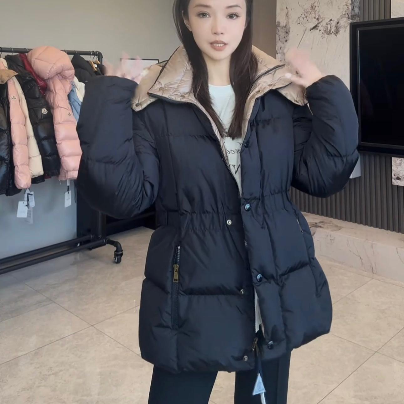 未使用 MONCLER 黑金撞色收腰短款AGNEUX羽绒服
