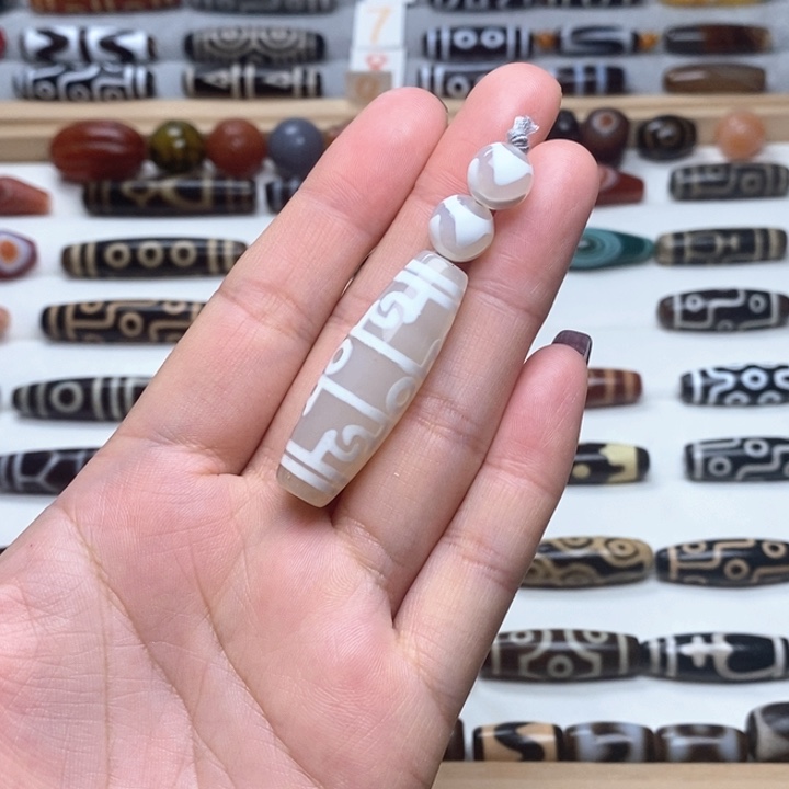 玛瑙/玉髓颈饰未镶嵌何****聂